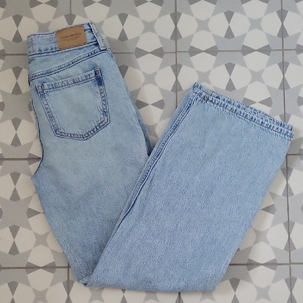 Abercrombie Kids Light Blue Wide Leg Jeans Size 9/10 Long